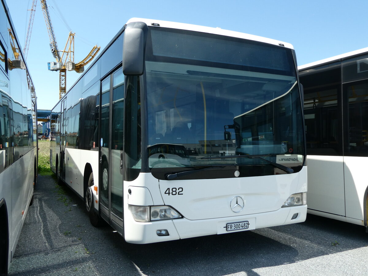 (237'867) - Intertours, Domdidier - Nr. 482/FR 300'482 - Mercedes (ex PostAuto Bern Nr. 9; ex Klopfstein, Laupen Nr. 9) am 3. Juli 2022 in Domdidier, Garage