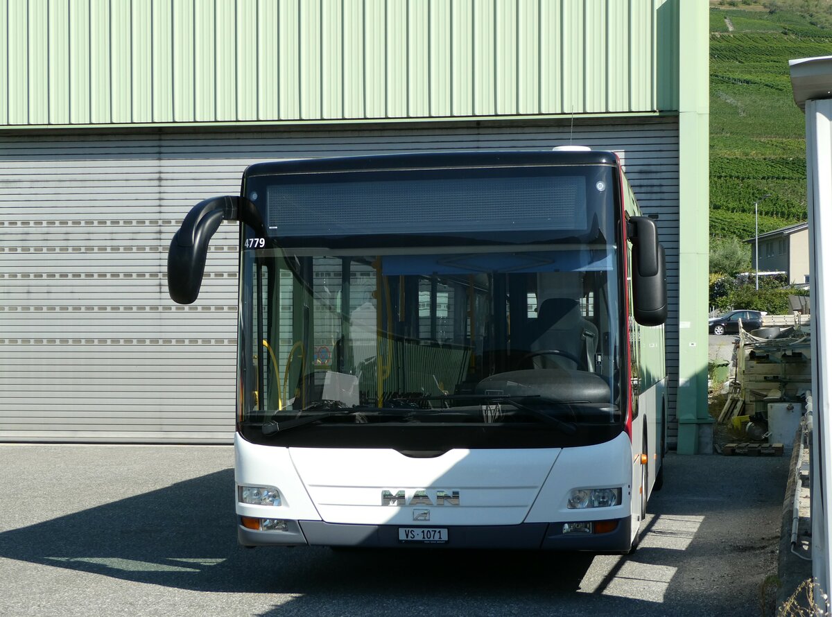 (238'071) - Buchard, Leytron - VS 1071 - MAN (ex PostAuto Wallis Nr. 69; ex Lathion, Sion Nr. 69) am 16. Juli 2022 in Leytron, Garage