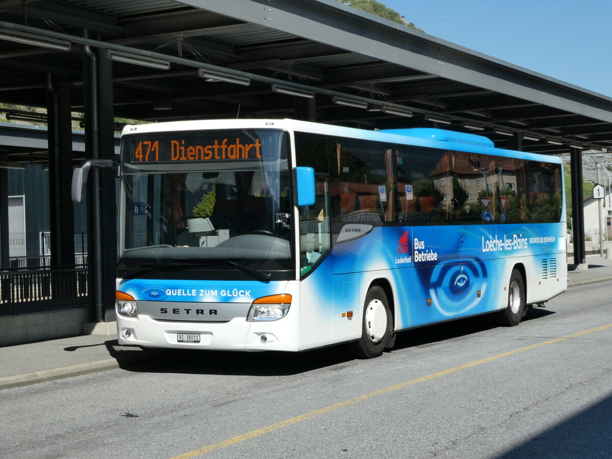 (238'183) LBB Susten - Nr. 11/VS 38'011 - Setra am 16. Juli 2022 beim Bahnhof Leuk