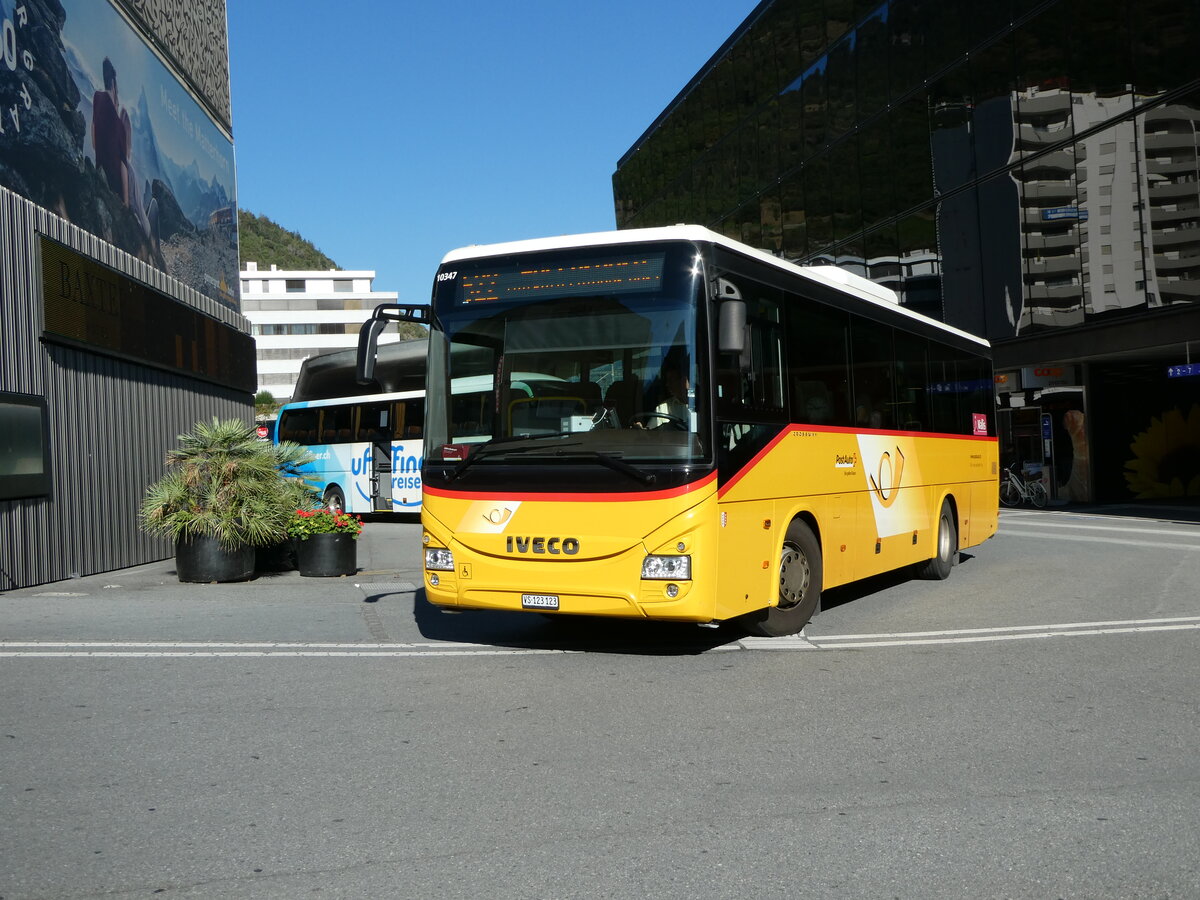 (238'649) - BUS-trans, Visp - VS 123'123 - Iveco am 31. Juli 2022 beim Bahnhof Visp