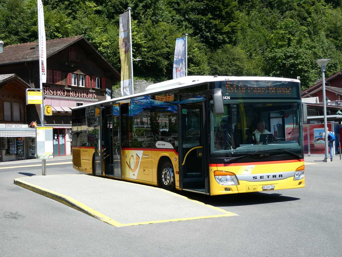 (238'773) - Flck, Brienz - Nr. 3/BE 568'700 - Setra am 1. August 2022 beim Bahnhof Brienz