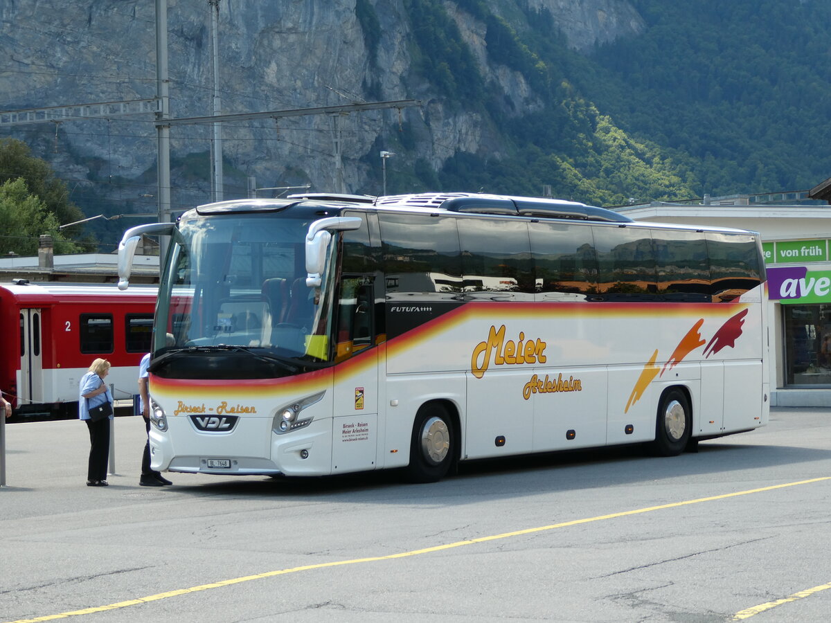 (238'779) - Meier, Arlesheim - BL 7648 - VDL am 1. August 2022 beim Bahnhof Meiringen