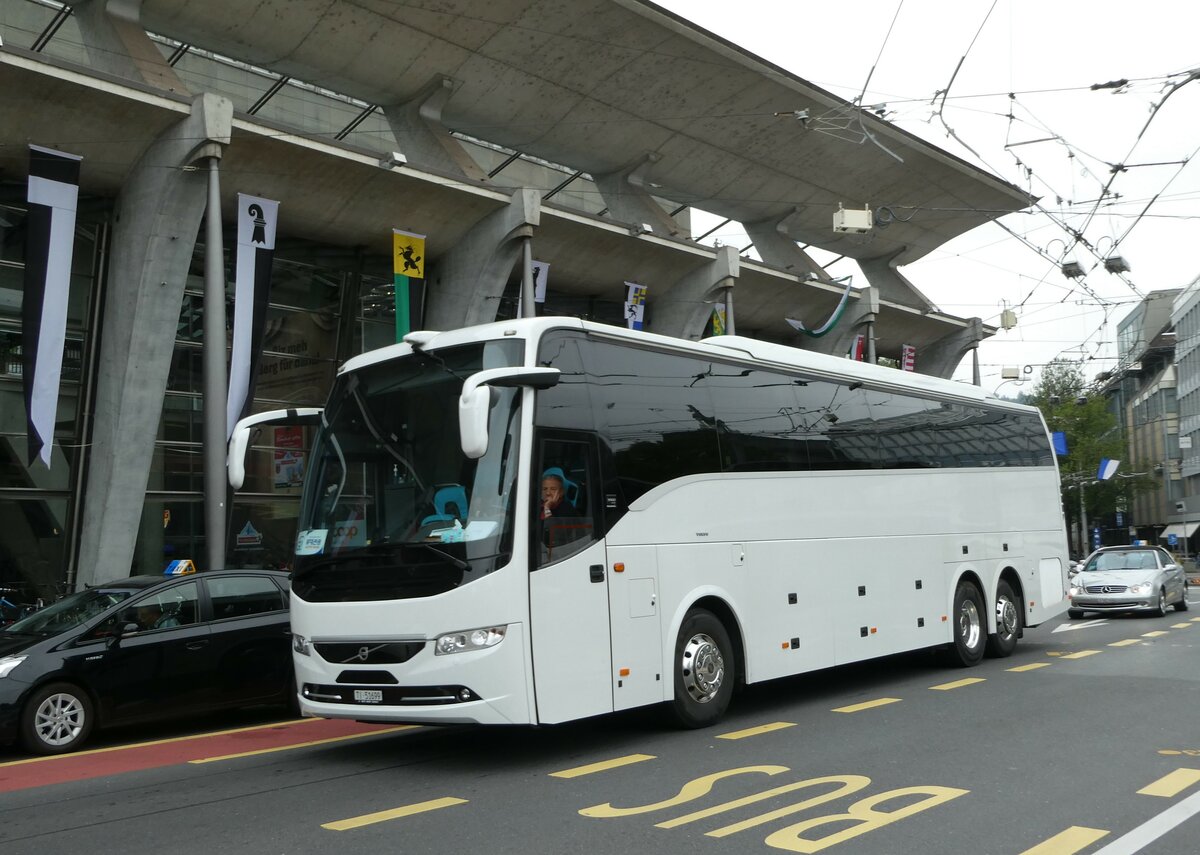 (238'920) - IvanBus, Personico - TI 51'699 - Volvo am 7. August 2022 beim Bahnhof Luzern