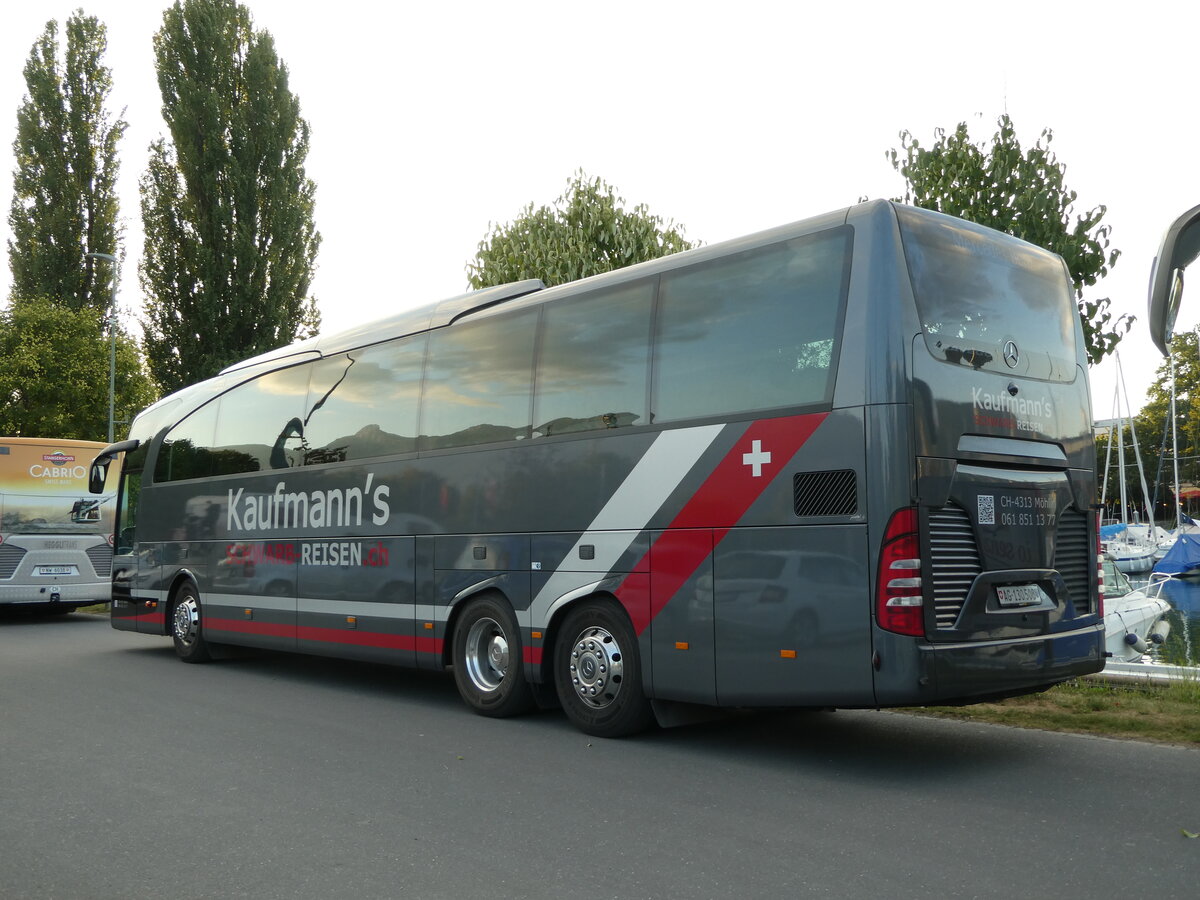 (238'968) - Kaufmann's Schwarb-Reisen, Mhlin - Nr. 31/AG 130'508 - Mercedes am 8. August 2022 in Thun, Strandbad