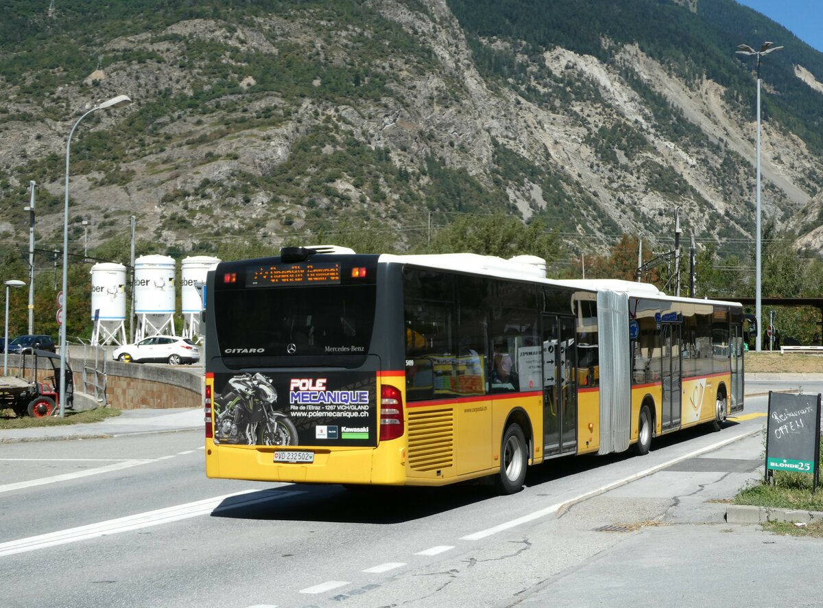 (239'386) - CarPostal Ouest - VD 232'502 - Mercedes am 21. August 2022 beim Bahnhof Gampel-Steg