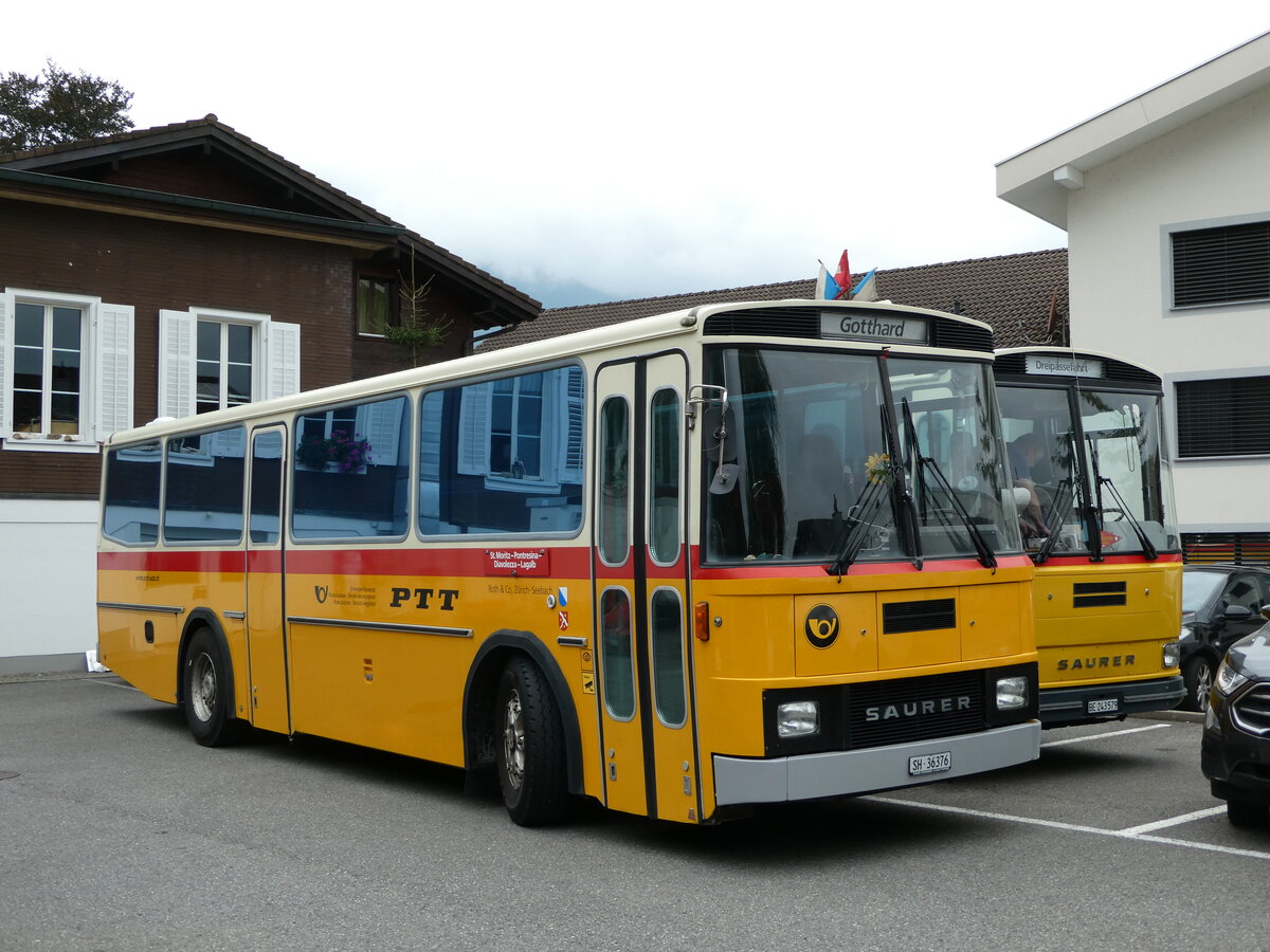 (239'813) - Roth, Zrich - SH 36'376 - Saurer/Tscher (ex Looser, Elm; ex Mattli, Wassen) am 28. August 2022 in Giswil, Hotel Bahnhof