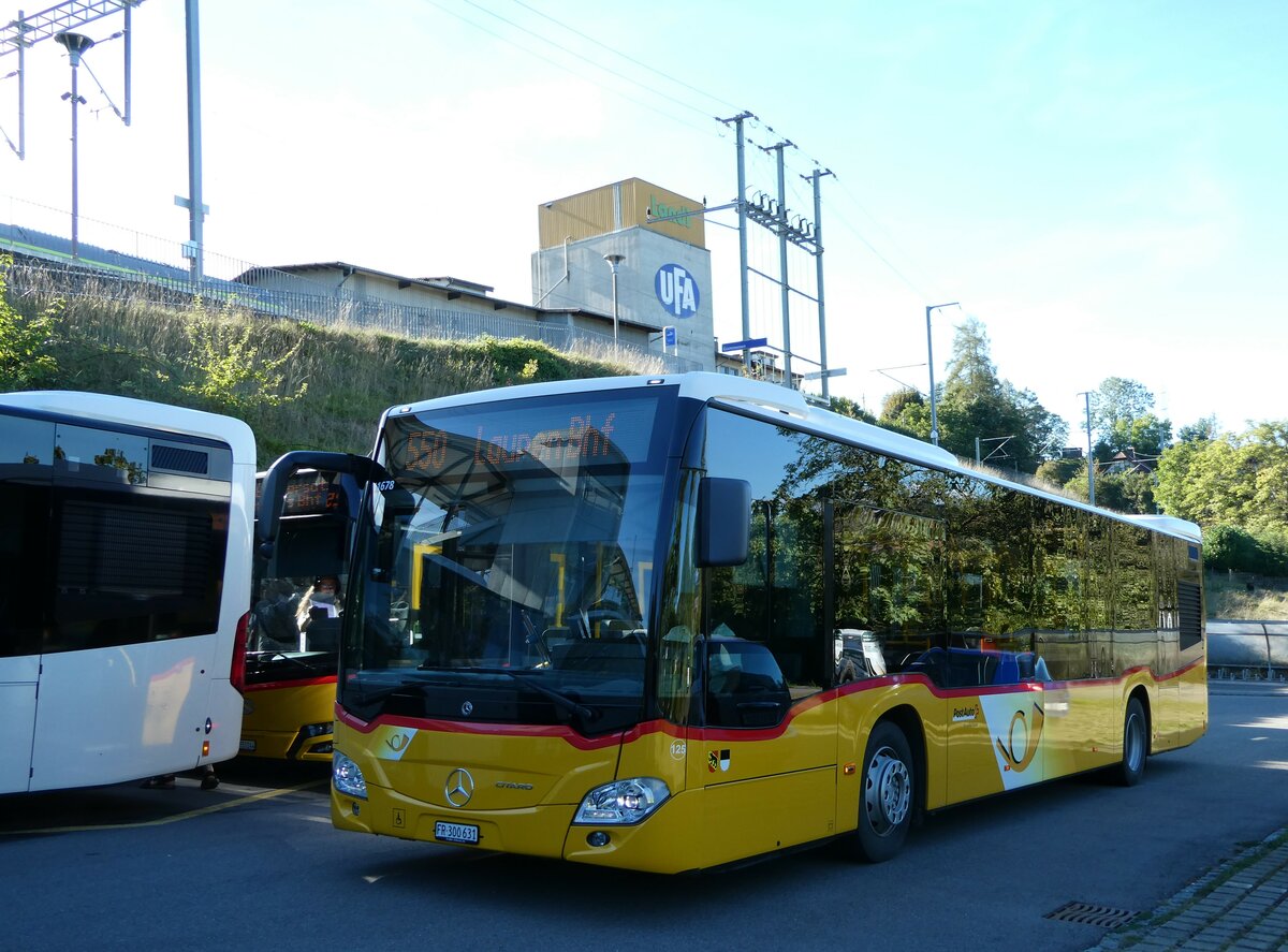 (240'054) - Wieland, Murten - Nr. 125/FR 300'631 - Mercedes am 11. September 2022 beim Bahnhof Gmmenen