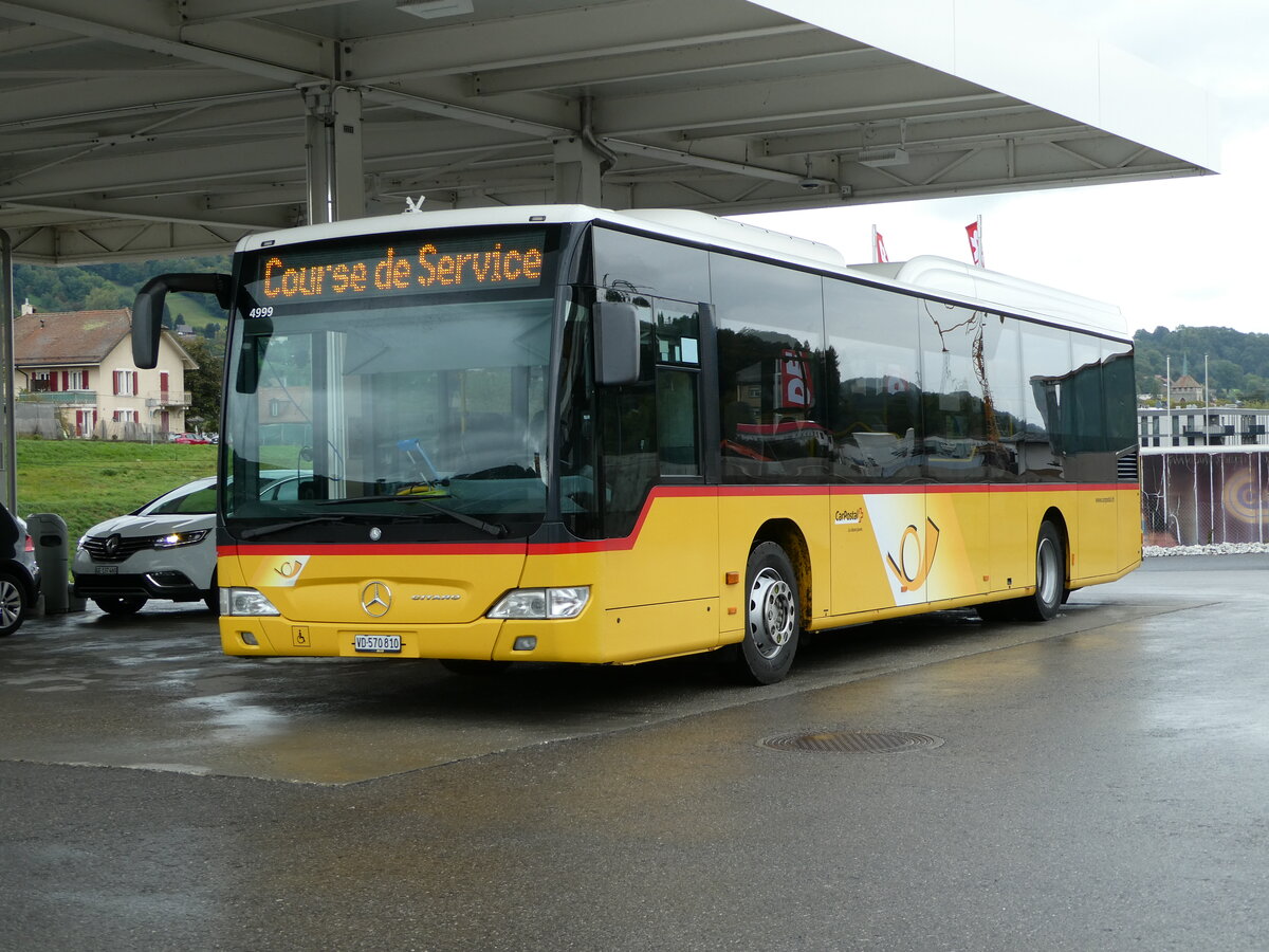 (240'185) - CarPostal Ouest - VD 570'810 - Mercedes (ex SAPJV, L'Isle Nr. 66) am 24. September 2022 in Moudon, Tankstelle Faucherre