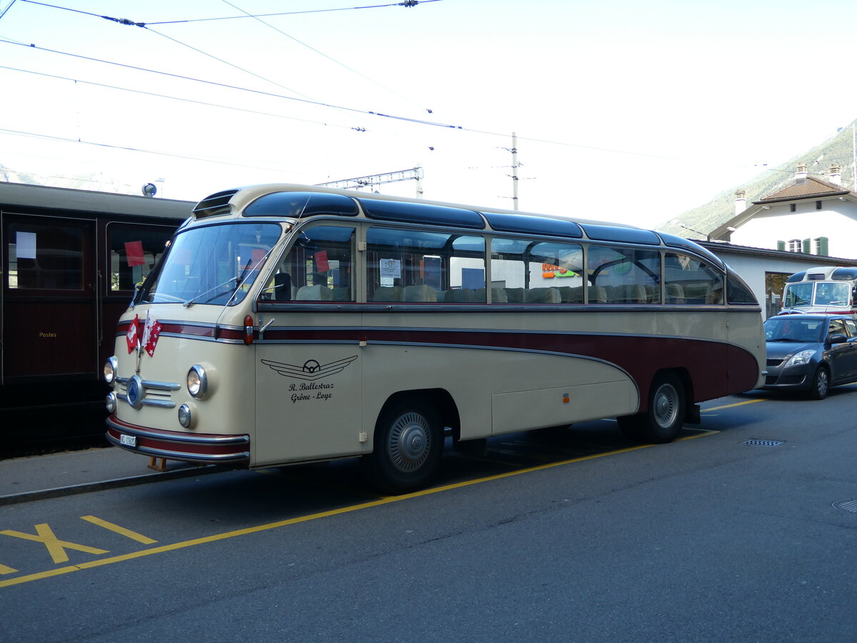 (240'604) - Ballestraz, Grne - VS 11'615 - Saurer/Saurer (ex Girardet, Yverdon) am 2. Oktober 2022 beim Bahnhof Martigny