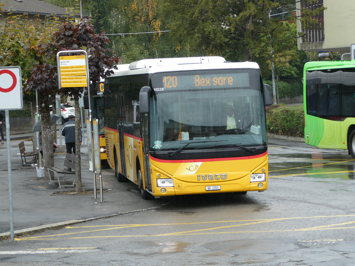 (240'696) - MOB Montreux - Nr. 28/VD 1151 - Iveco am 8. Oktober 2022 beim Bahnhof Monthey CFF