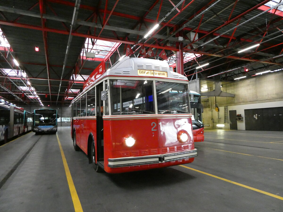 (240'827) - VB Biel - Nr. 21 - Berna/Hess Trolleybus am 9. Oktober 2022 in Biel, Depot