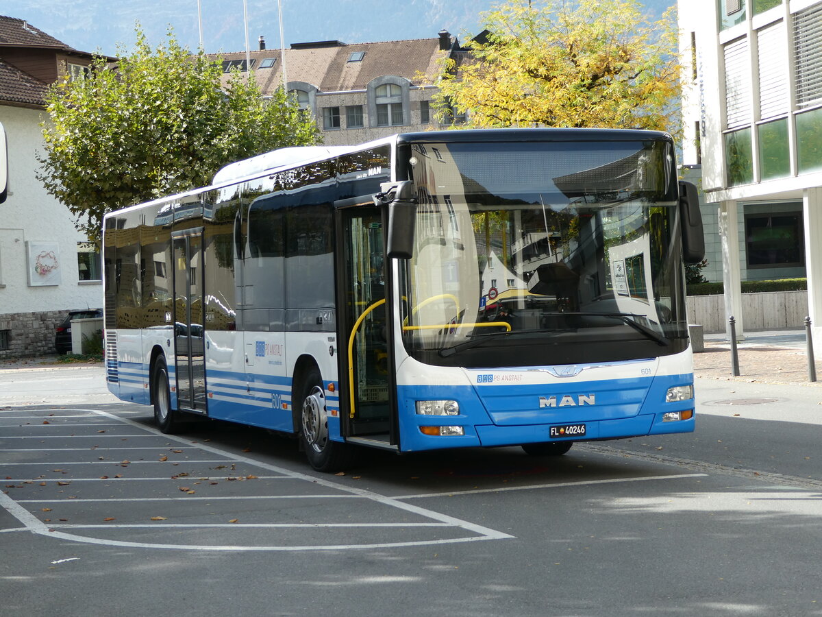 (240'953) - BOS PS Anstalt, Vaduz - Nr. 601/FL 40'246 - MAN (ex Dr. Richard, A-Wien Nr. 1181) am 11. Oktober 2022 in Vaduz, Stdtle