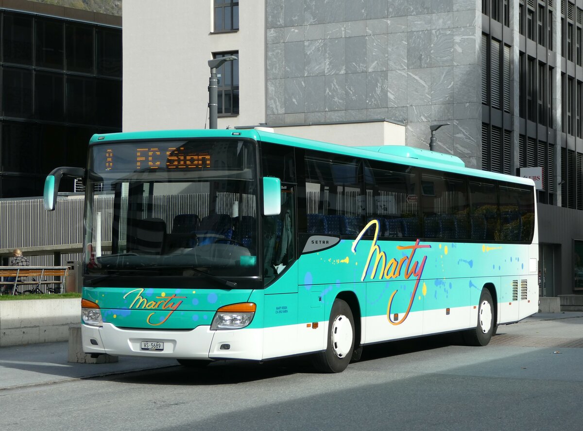 (241'985) - Marty, Varen - VS 5689 - Setra (ex Heggli, Kriens Nr. 705) am 30. Oktober 2022 beim Bahnhof Visp