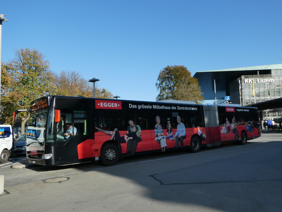 (242'063) - VBL Luzern - Nr. 160/LU 15'023 - Mercedes am 31. Oktober 2022 beim Bahnhof Luzern