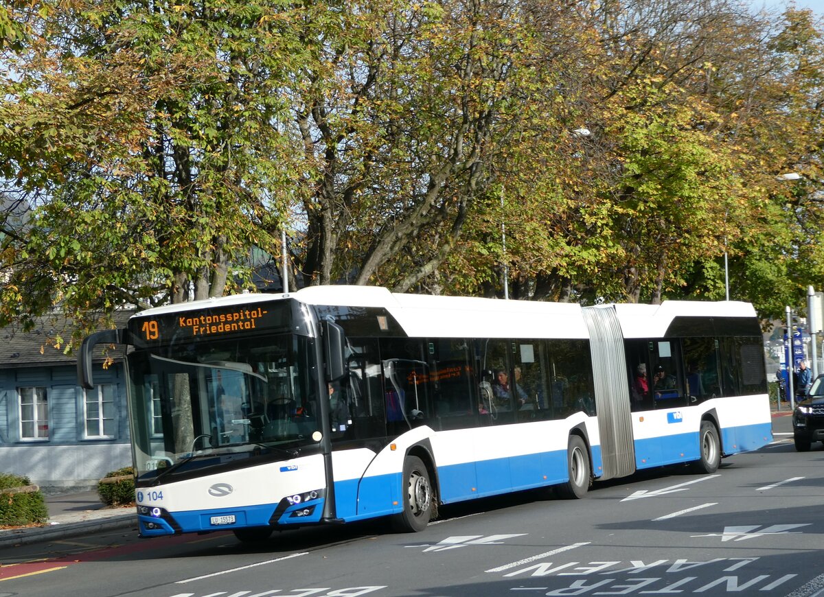 (242'242) - VBL Luzern - Nr. 104/LU 15'573 - Solaris am 6. November 2022 beim Bahnhof Luzern