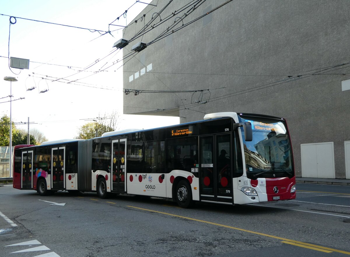 (242'352) - TPF Fribourg - Nr. 570/FR 300'439 - Mercedes am 10. November 2022 in Fribourg, Rue Pierre-Kaelin