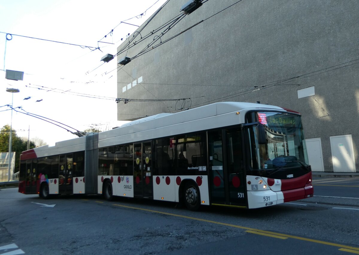 (242'357) - TPF Fribourg - Nr. 531 - Hess/Hess Gelenktrolleybus am 10. November 2022 in Fribourg, Rue Pierre-Kaelin