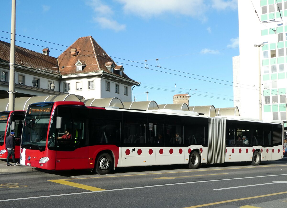 (242'380) - TPF Fribourg - Nr. 111/FR 300'371 - Mercedes am 10. November 2022 beim Bahnhof Fribourg