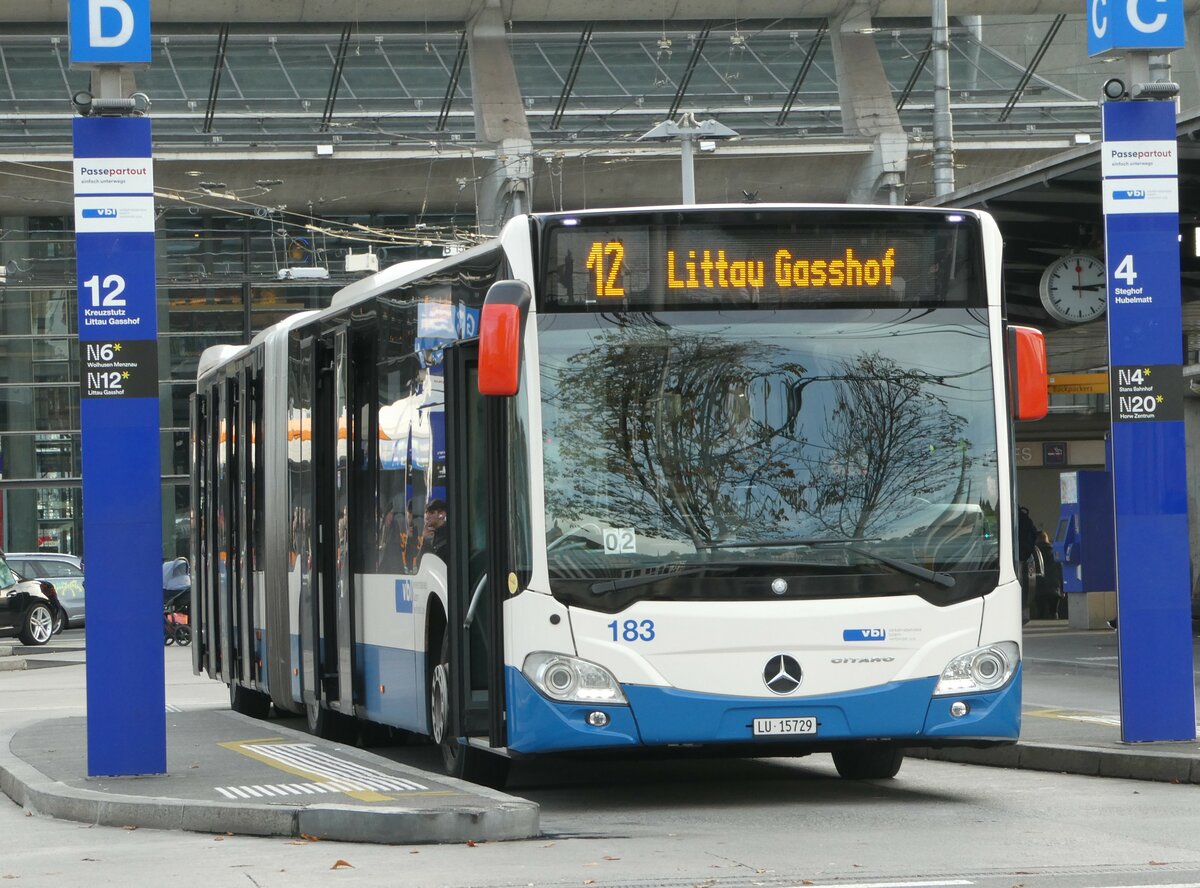 (242'430) - VBL Luzern - Nr. 183/LU 15'729 - Mercedes am 11. November 2022 beim Bahnhof Luzern