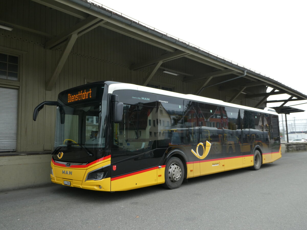 (242'632) - PostAuto Ostschweiz - SZ 29'880 - MAN am 13. November 2022 beim Bahnhof Uznach