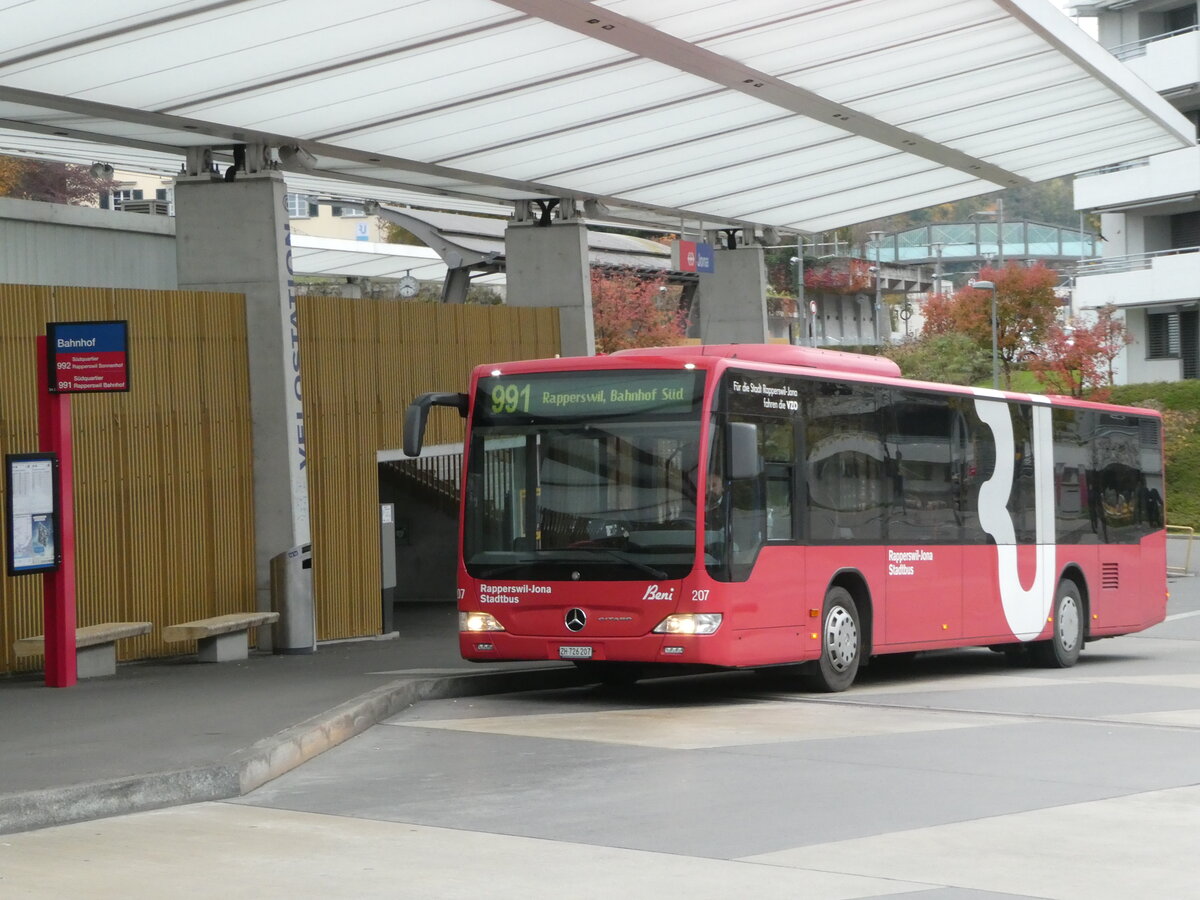 (242'667) - VZO Grningen - Nr. 207/ZH 726'207 - Mercedes am 13. November 2022 beim Bahnhof Jona