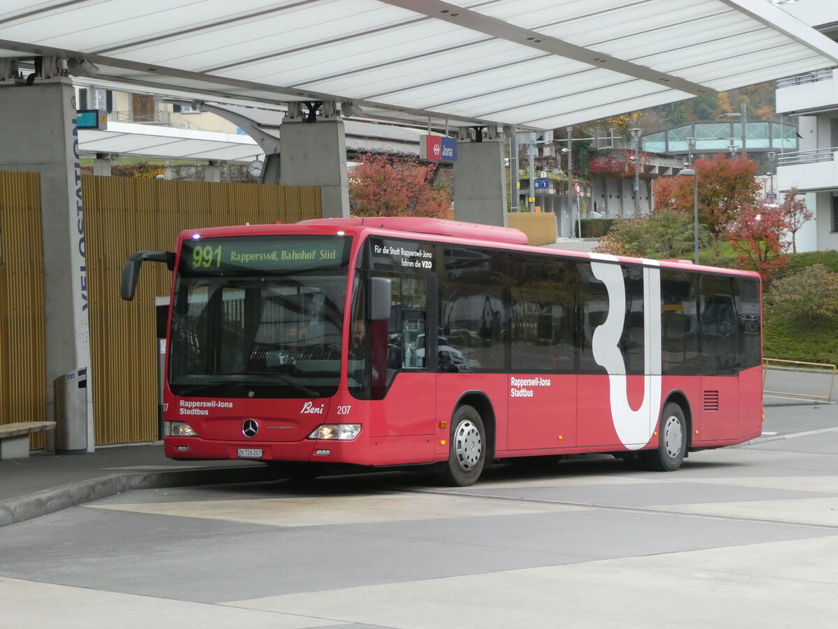 (242'668) - VZO Grningen - Nr. 207/ZH 726'207 - Mercedes am 13. November 2022 beim Bahnhof Jona