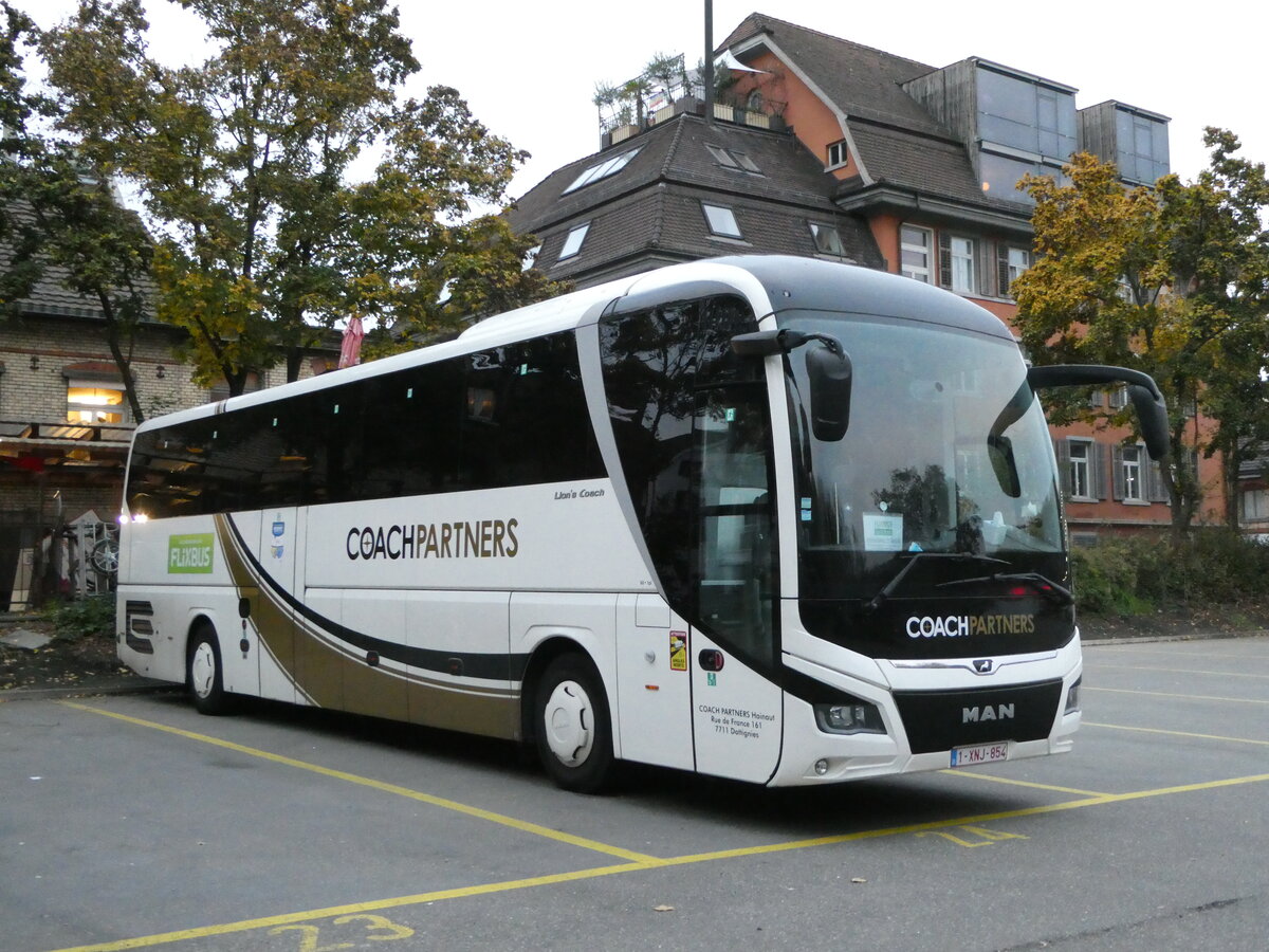 (242'675) - Aus Belgien: Coach Partners - 1-XNJ-854 - MAN am 13. November 2022 in Zrich, Sihlquai