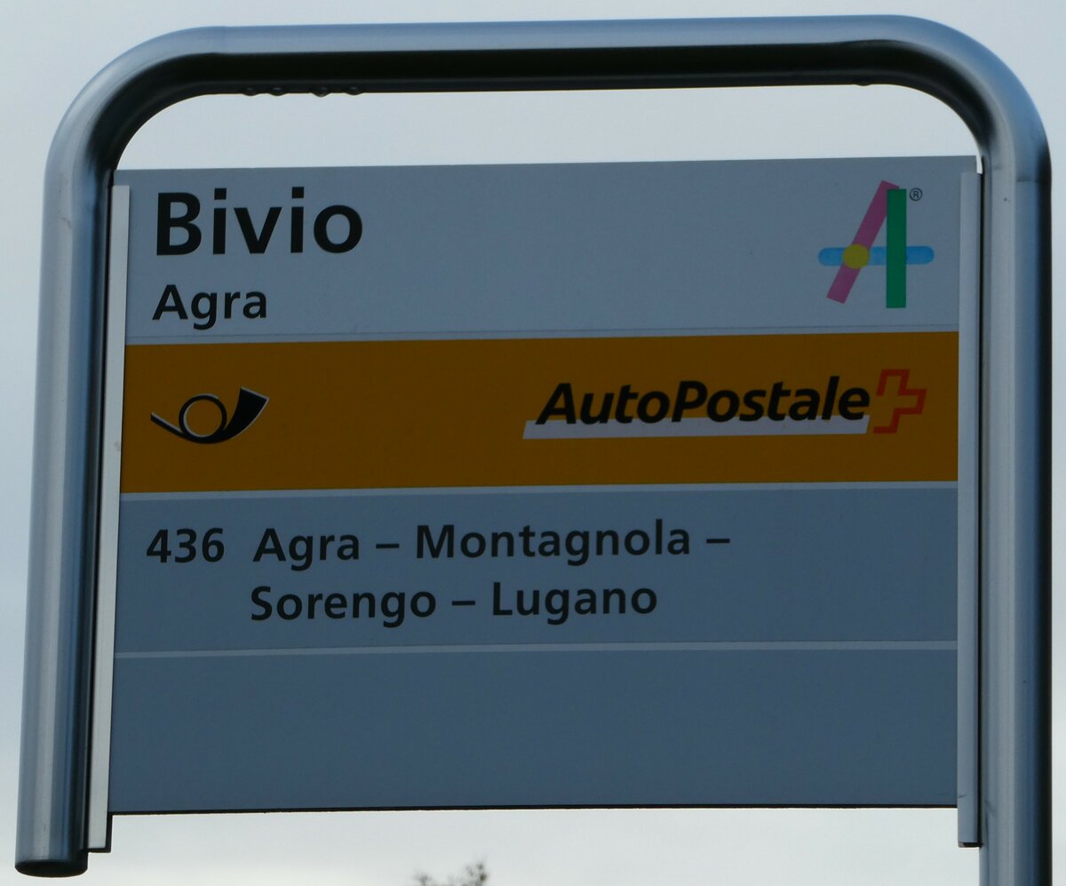 (242'760) - PostAuto-Haltestellenschild - Agra, Bivio - am 16. November 2022