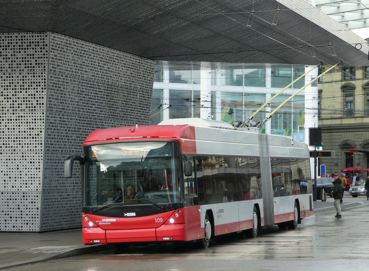 (243'008) - SW Winterthur - Nr. 109 - Hess/Hess Gelenktrolleybus am 18. November 2022 beim Hauptbahnhof Winterthur