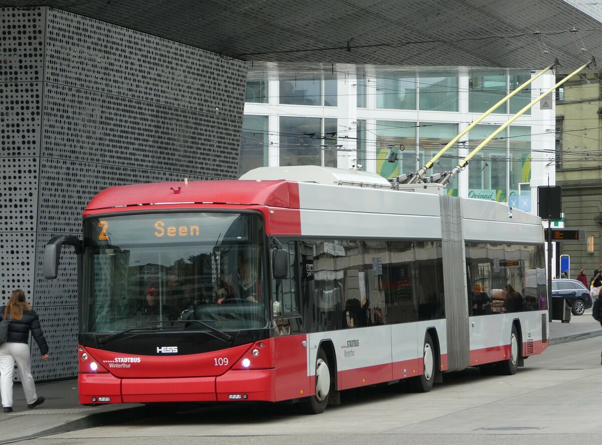 (243'268) - SW Winterthur - Nr. 109 - Hess/Hess Gelenktrolleybus am 29. November 2022 beim Hauptbahnhof Winterthur