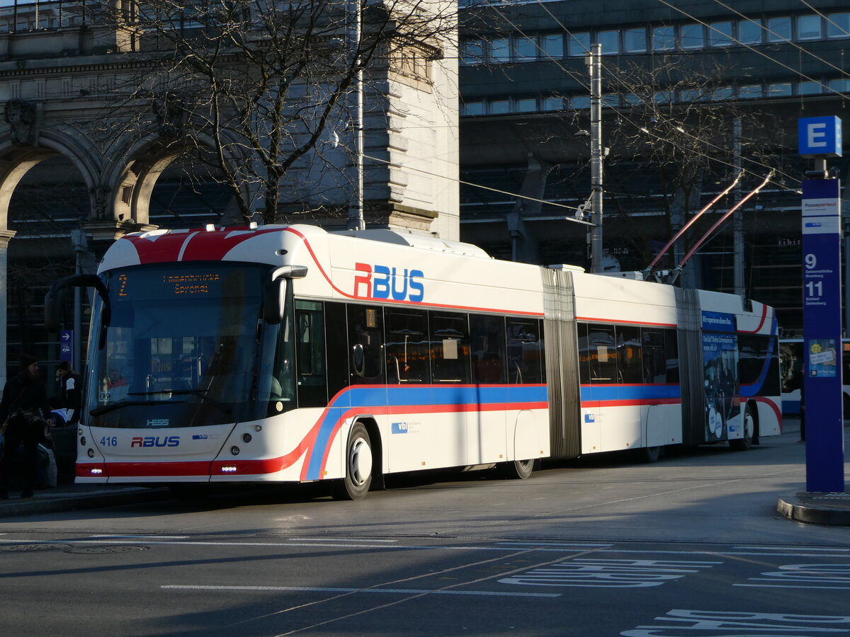 (243'666) - VBL Luzern - Nr. 416 - Hess/Hess Doppelgelenktrolleybus am 8. Dezember 2022 beim Bahnhof Luzern