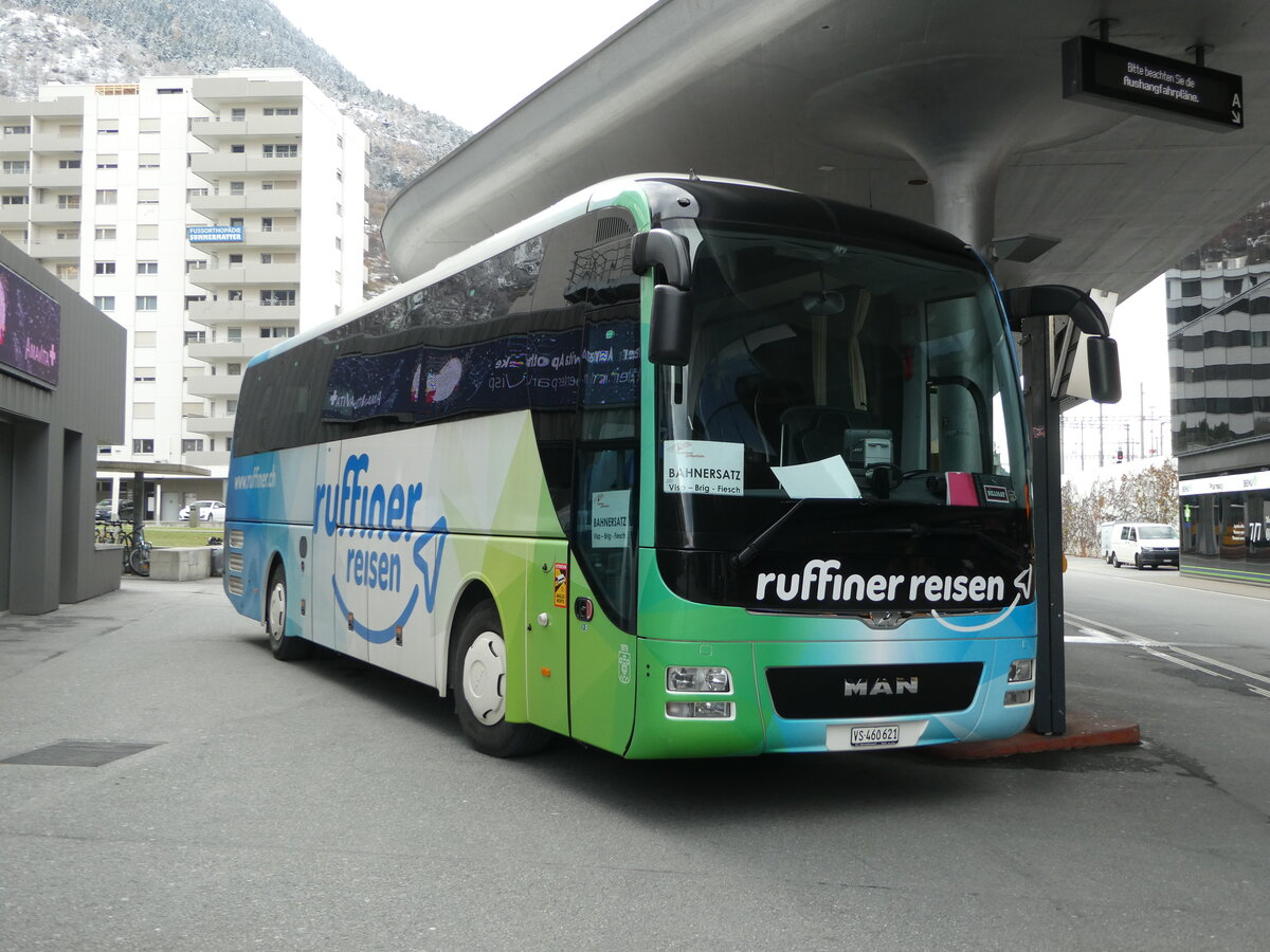 (243'790) - Ruffiner, Turtmann - VS 460'621 - MAN am 11. Dezember 2022 beim Bahnhof Visp