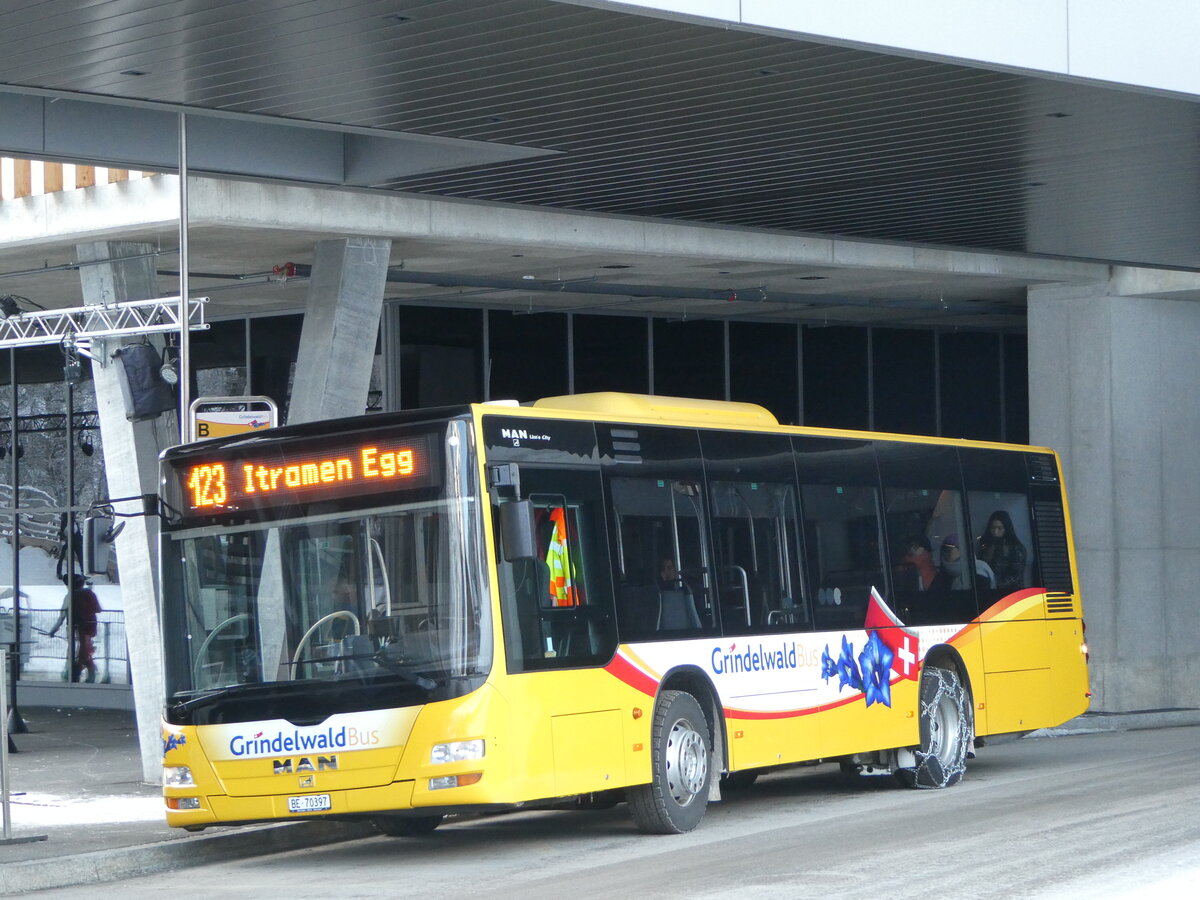 (244'009) - Grindelwaldbus, Grindelwald - Nr. 23/BE 70'397 - MAN am 18. Dezember 2022 in Grindelwald, Terminal