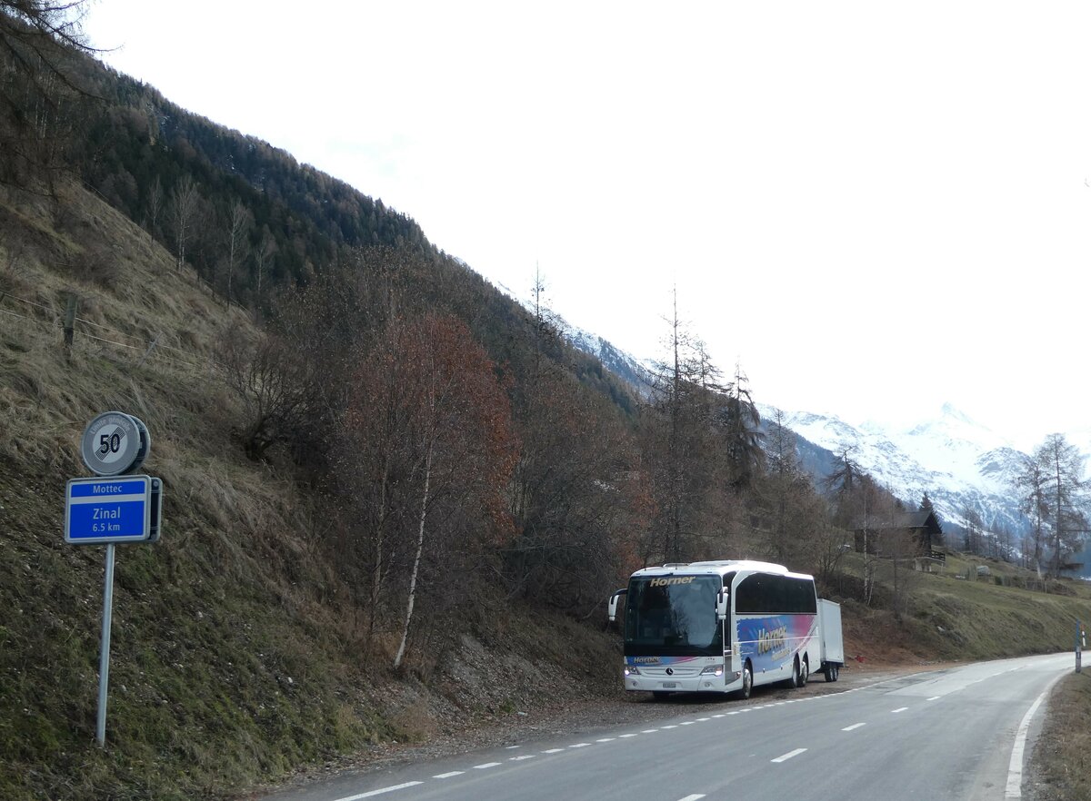 (244'154) - Horner, Tafers - Nr. 14/FR 300'514 - Mercedes am 26. Dezember 2022 in Ayer, Route de Zinal