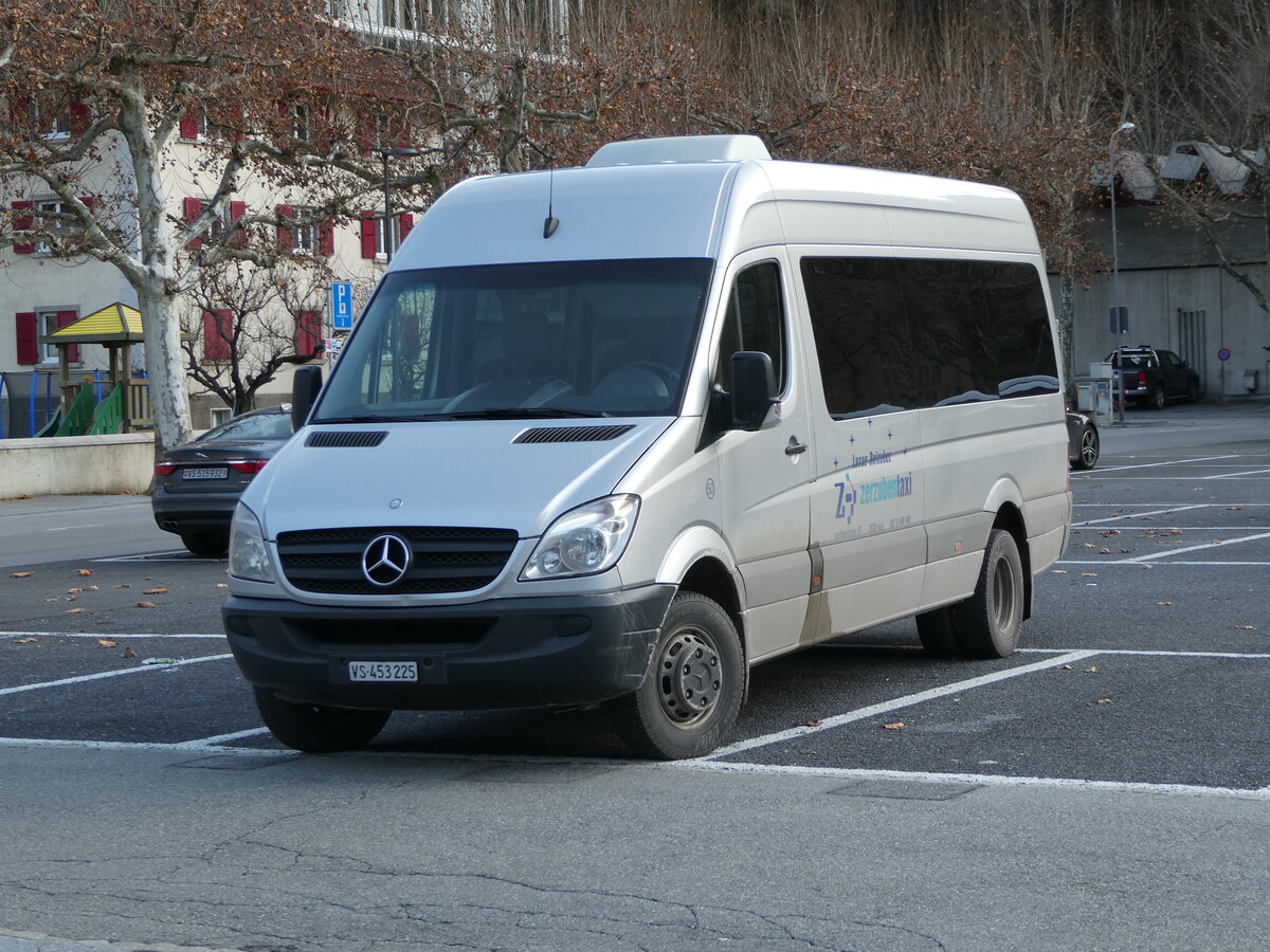 (244'362) - Zerzuben, Visp - Nr. 50/VS 453'225 - Mercedes am 1. Januar 2023 in Birg, Zirkusplatz