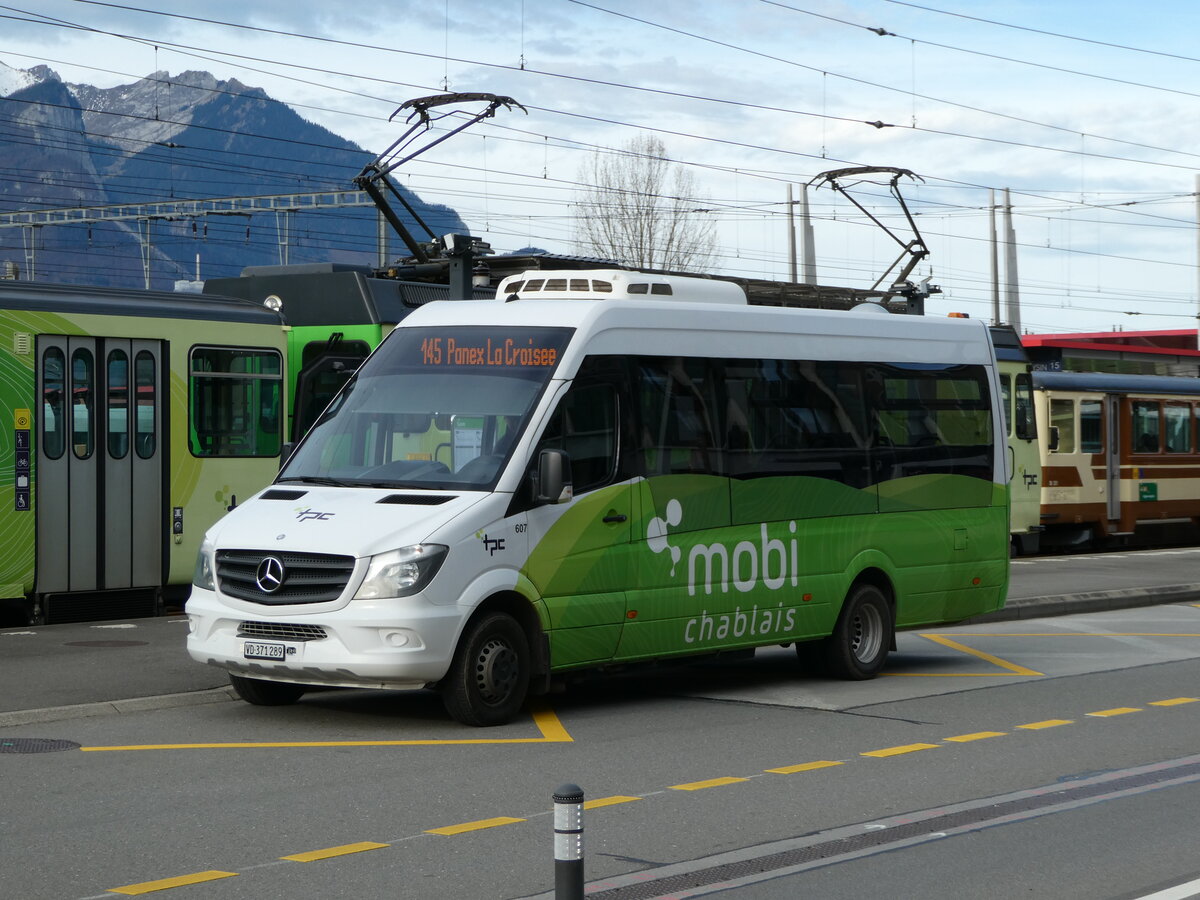 (244'386) - TPC Aigle - Nr. 607/VD 371'289 - Mercedes (ex Limmat Bus, Dietikon Nr. 28) am 2. Januar 2023 beim Bahnhof Aigle