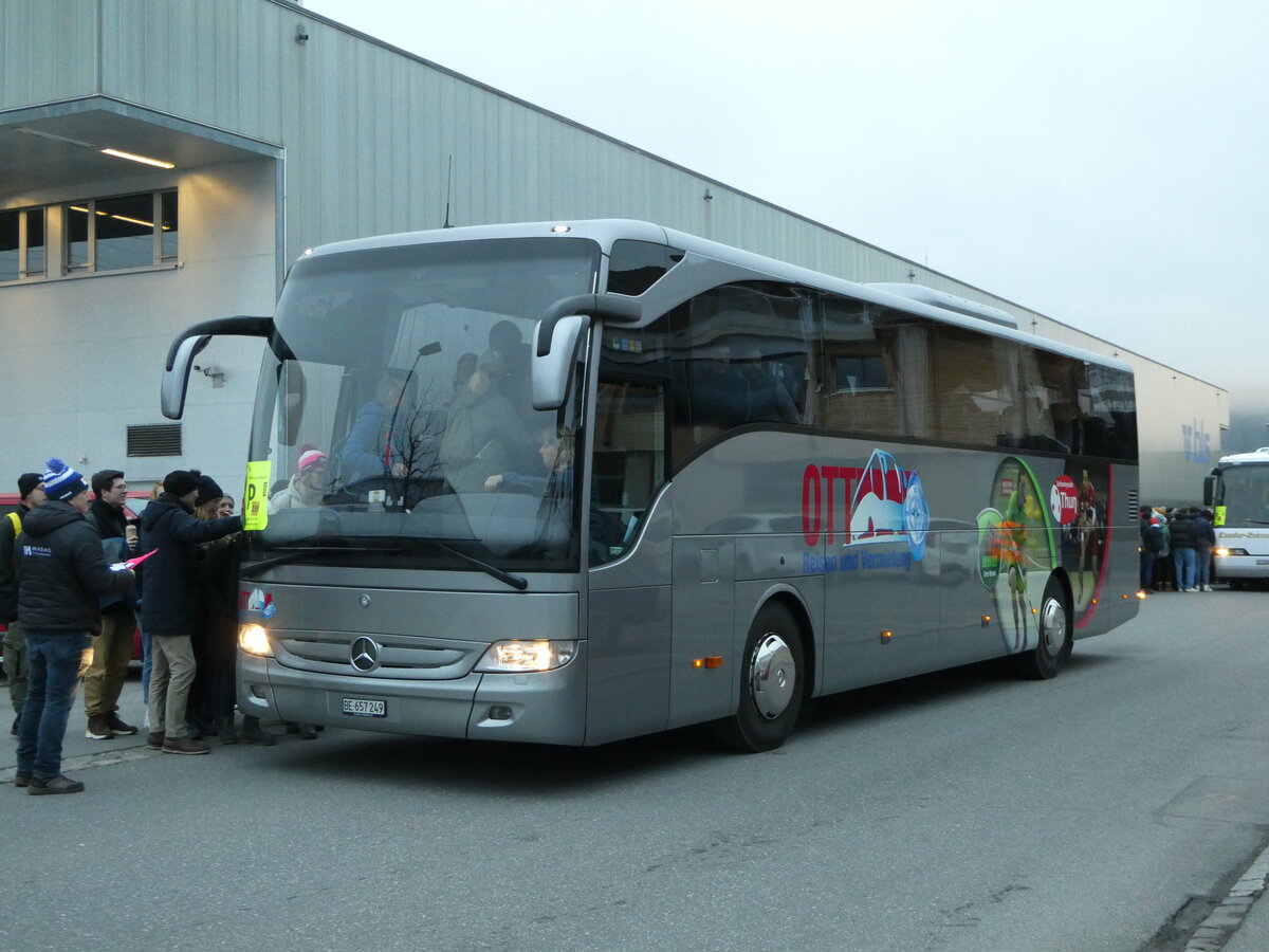 (244'530) - Ott, Steffisburg - BE 657'249 - Mercedes am 7. Januar 2023 beim Bahnhof Frutigen