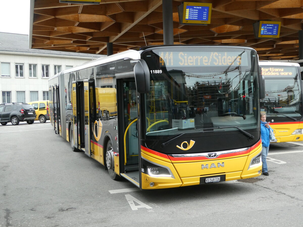 (244'975) - PostAuto Wallis - Nr. 86/VS 548'726/PID 11'889 - MAN am 11. Januar 2023 beim Bahnhof Sion