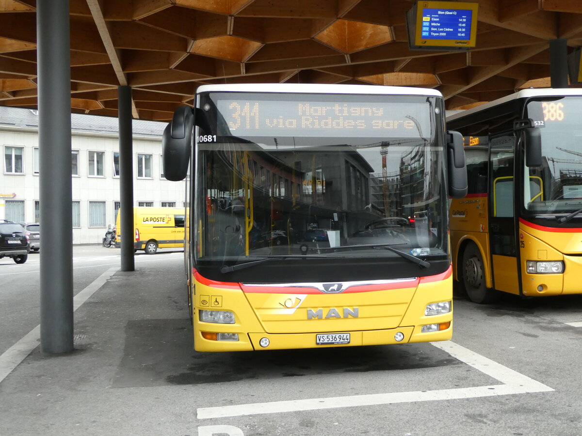 (244'986) - PostAuto Wallis - Nr. 51/VS 536'944/PID 10'681 - MAN (ex TMR Martigny Nr. 123) am 11. Januar 2023 beim Bahnhof Sion