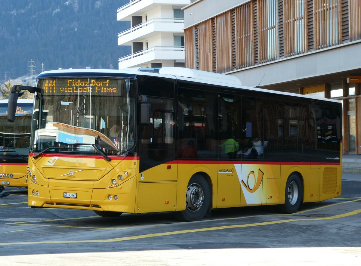 (245'125) - PostAuto Graubnden - Nr. 13/GR 93'897/PID 11'240 - Volvo (ex Fontana, Ilanz Nr. 13; ex Bundi, Disentis) am 18. Januar 2023 beim Bahnhof Ilanz