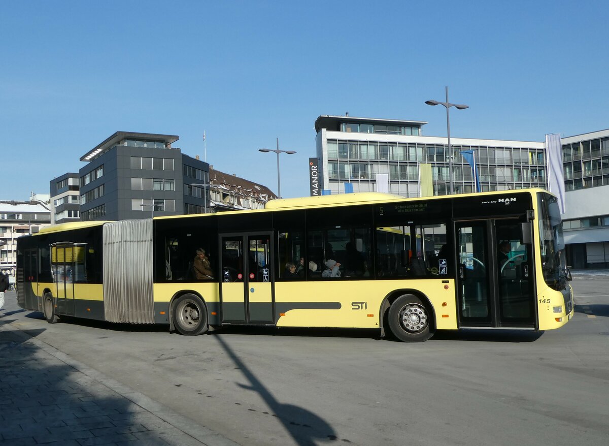 (245'556) - STI Thun - Nr. 145/BE 801'145 - MAN am 30. Januar 2023 beim Bahnhof Thun