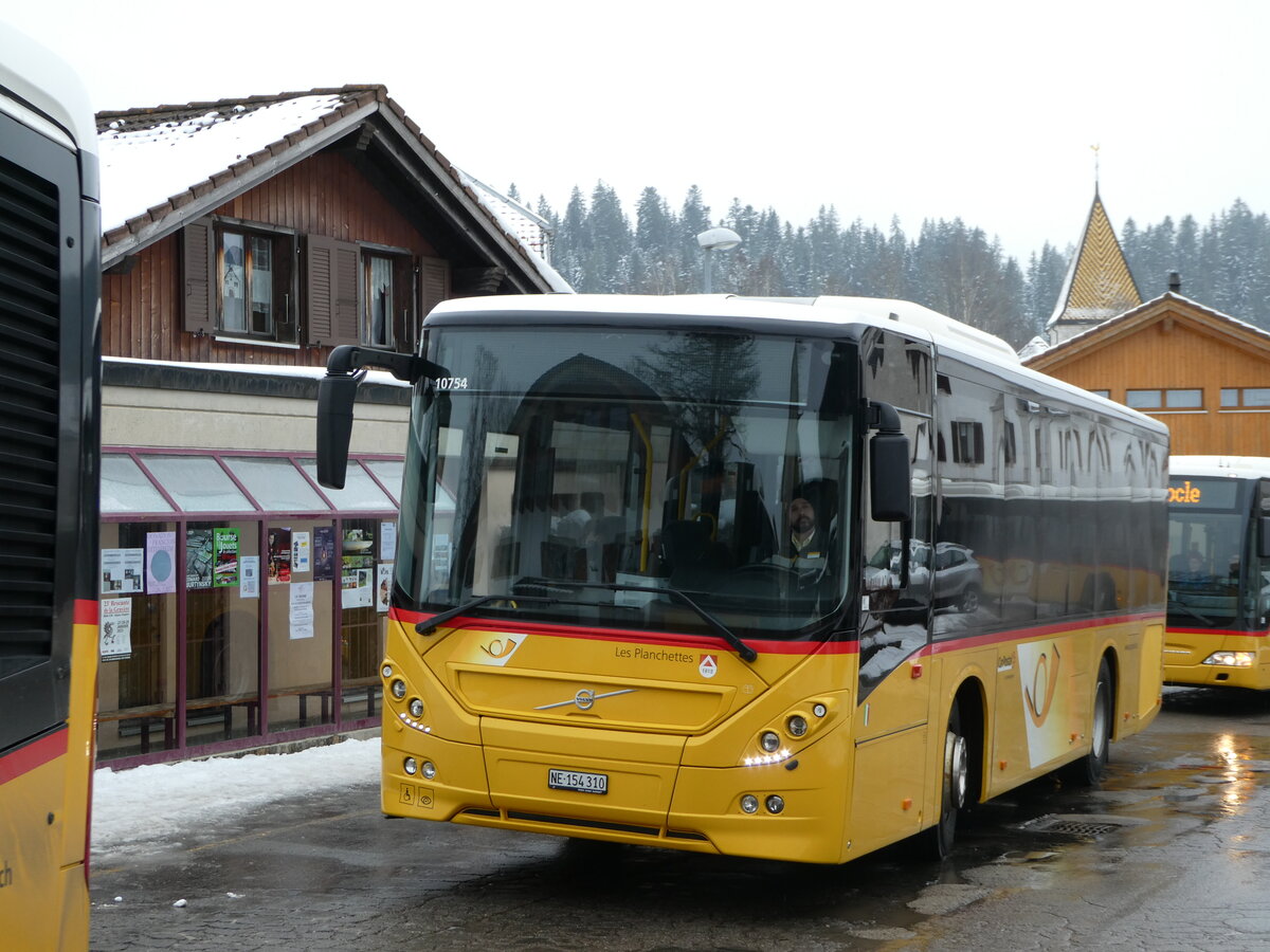 (245'651)- CarPostal Ouest - NE 154'310/PID 10'754 - Volvo am 2. Februar 2023 in La Brvine, Post