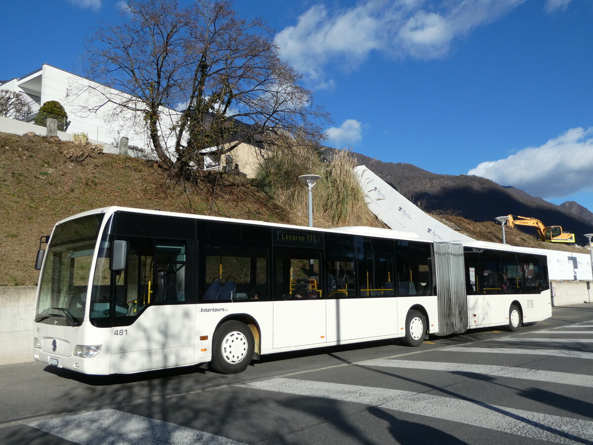 (245'824) - Intertours, Domdidier - Nr. 481/FR 300'481 - Mercedes (ex Nr. 211; ex STI Thun Nr. 135) am 4. Februar 2023 beim Bahnhof Tenero