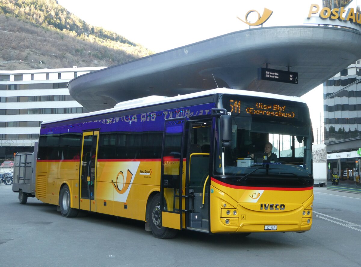 (245'997) - PostAuto Wallis - VS 703/PID 11'909 - Iveco am 11. Februar 2023 beim Bahnhof Visp