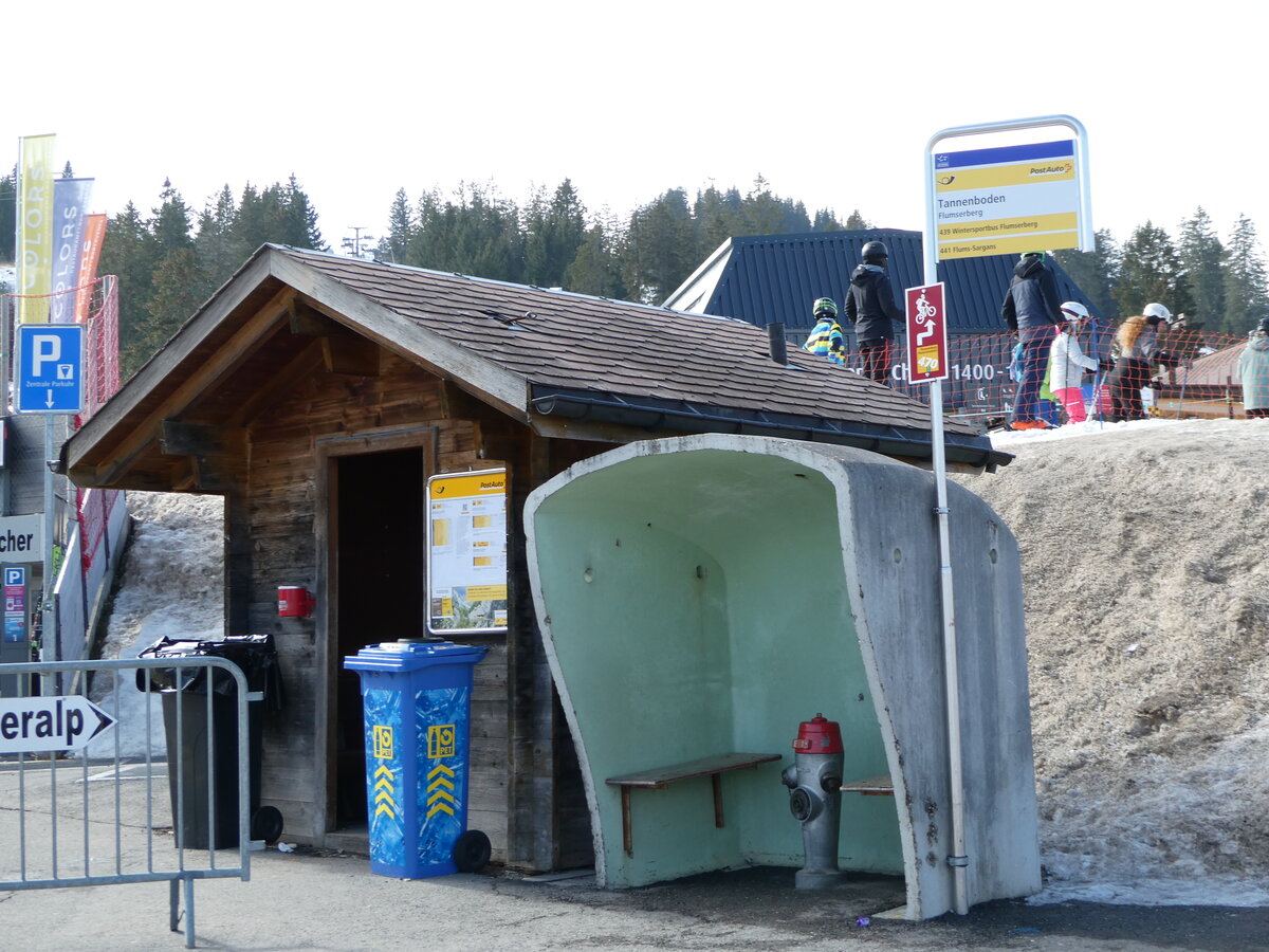 (246'488) - PostAuto-Haltestelle am 24. Februar 2023 in Flumserberg, Tannenboden