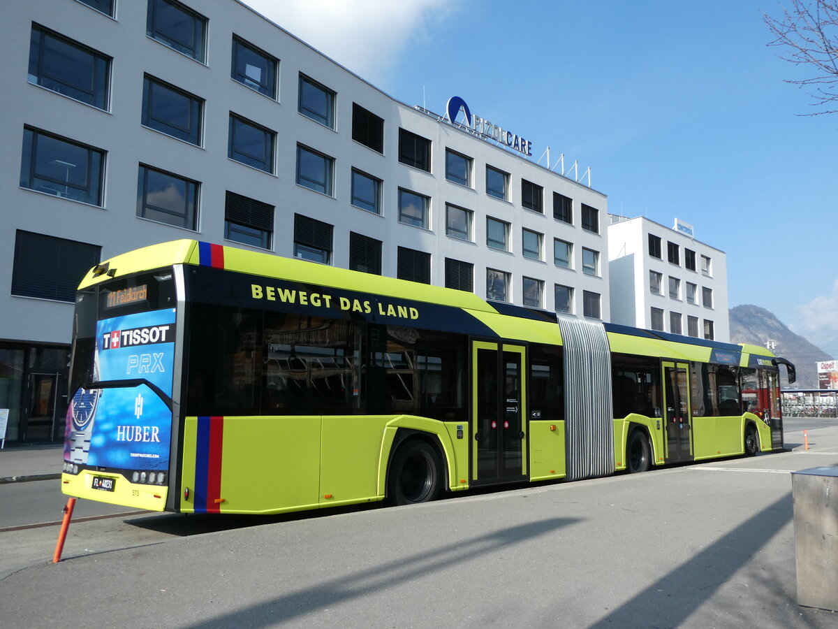 (246'877) - Aus Liechtenstein: BOS PS Anstalt, Vaduz - Nr. 573/FL 40'231 - Solaris am 4. März 2023 beim Bahnhof Sargans