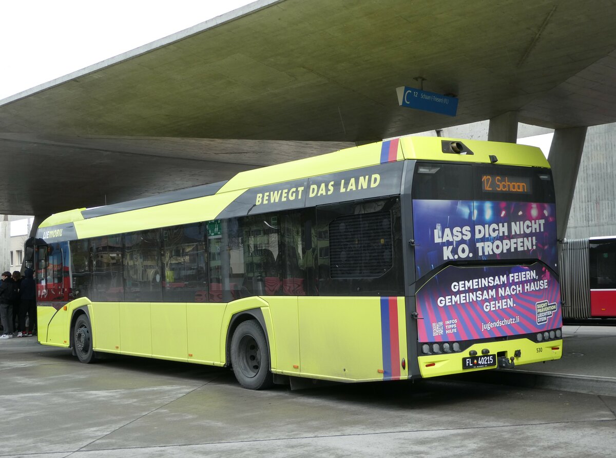 (247'021) - Aus Liechtenstein: BOS PS Anstalt, Vaduz - Nr. 530/FL 40'215 - Solaris am 9. März 2023 beim Bahnhof Buchs