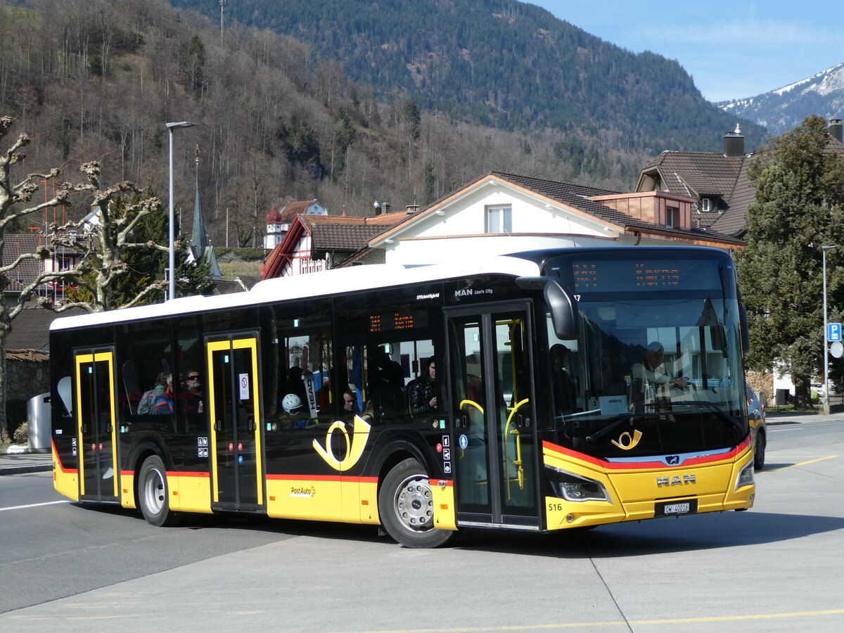 (247'422) - PostAuto Zentralschweiz - Nr. 516/OW 40'016/PID 11'747 - MAN (ex Nr. 16) am 18. Mrz 2023 beim Bahnhof Sarnen