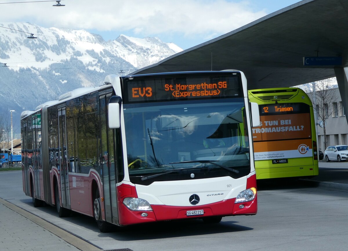 (247'783) - RTB Altsttten - Nr. 921/SG 482'217 - Mercedes (ex Wiener Linien, A-Wien Nr. 8725) am 28. Mrz 2023 beim Bahnhof Buchs