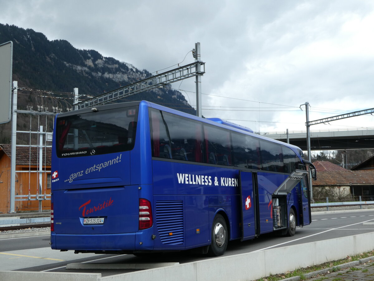 (247'963) - Corba Bus, Zrich - ZH 515'314 - Mercedes am 2. April 2023 beim Bahnhof Interlaken Ost